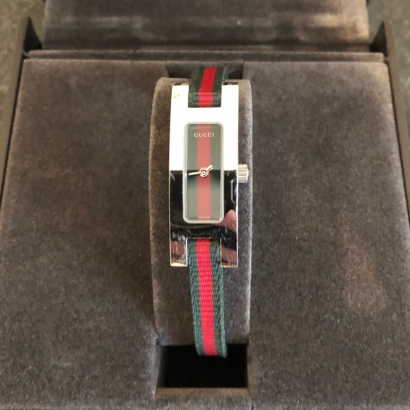 Vintage Gucci 3900L Nylon Strap Watch - Picture 2 of 6